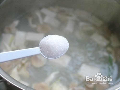 简简单单的奶白色营养汤——鲫鱼蘑菇汤