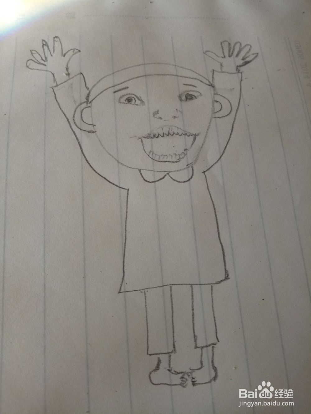 举起双手的小孩