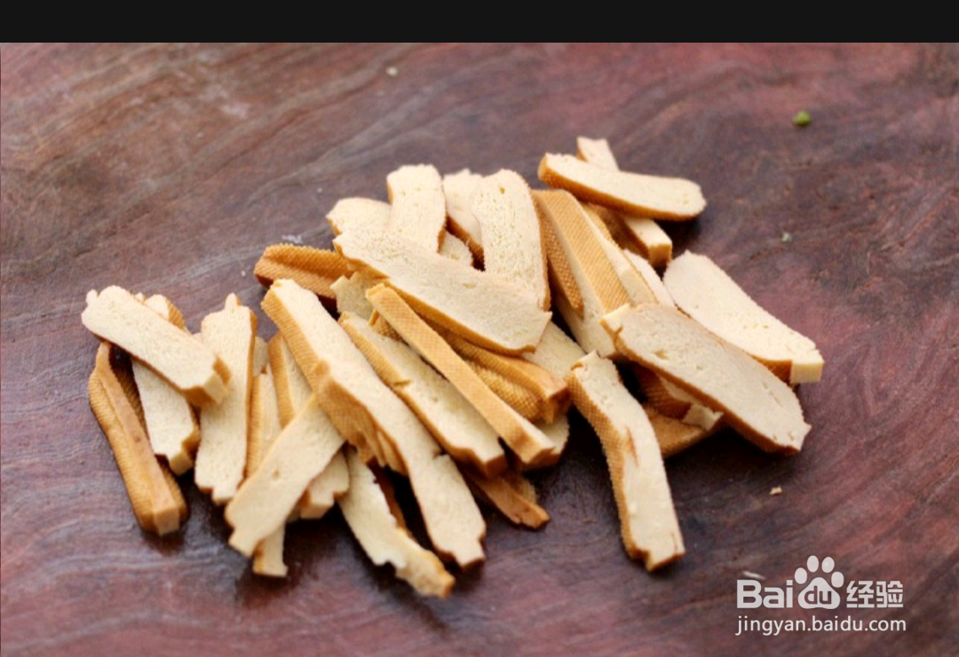 如何做出墨鱼香干芹菜小炒？