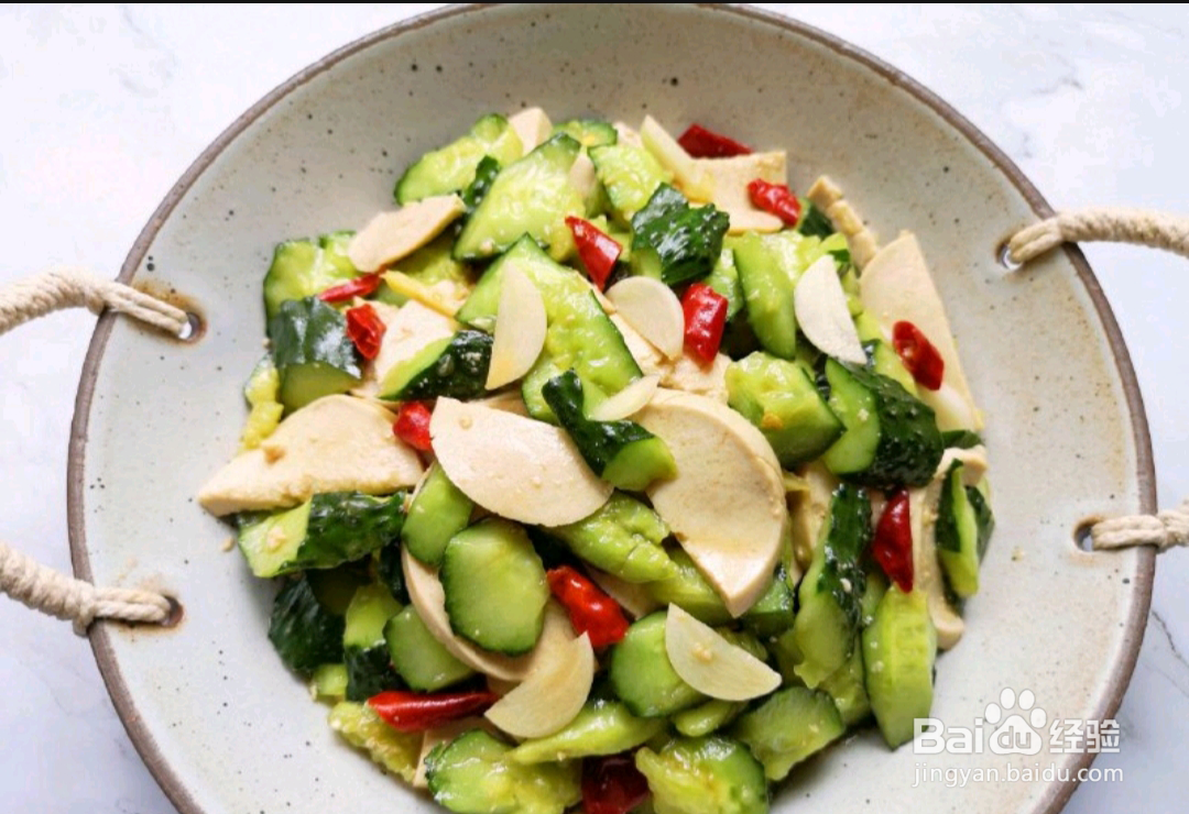 如何做出凉拌黄瓜素鸡？