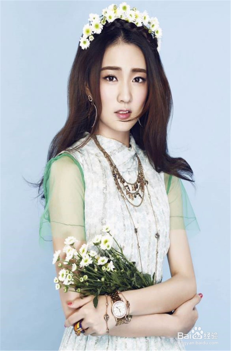 脸大的人适合什么发型和衣服