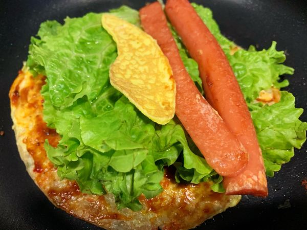 葱油饼鸡蛋卷一切
