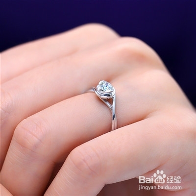 戒指脱不下来怎么办?如何避免戒指卡手?