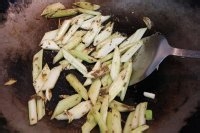 西芹炒猪颈肉怎么做