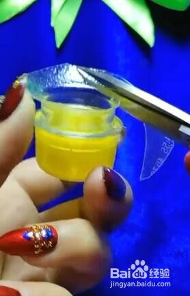 如何用瓶盖制作分装药罐？