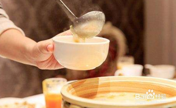 给客人盛汤需要注意事项