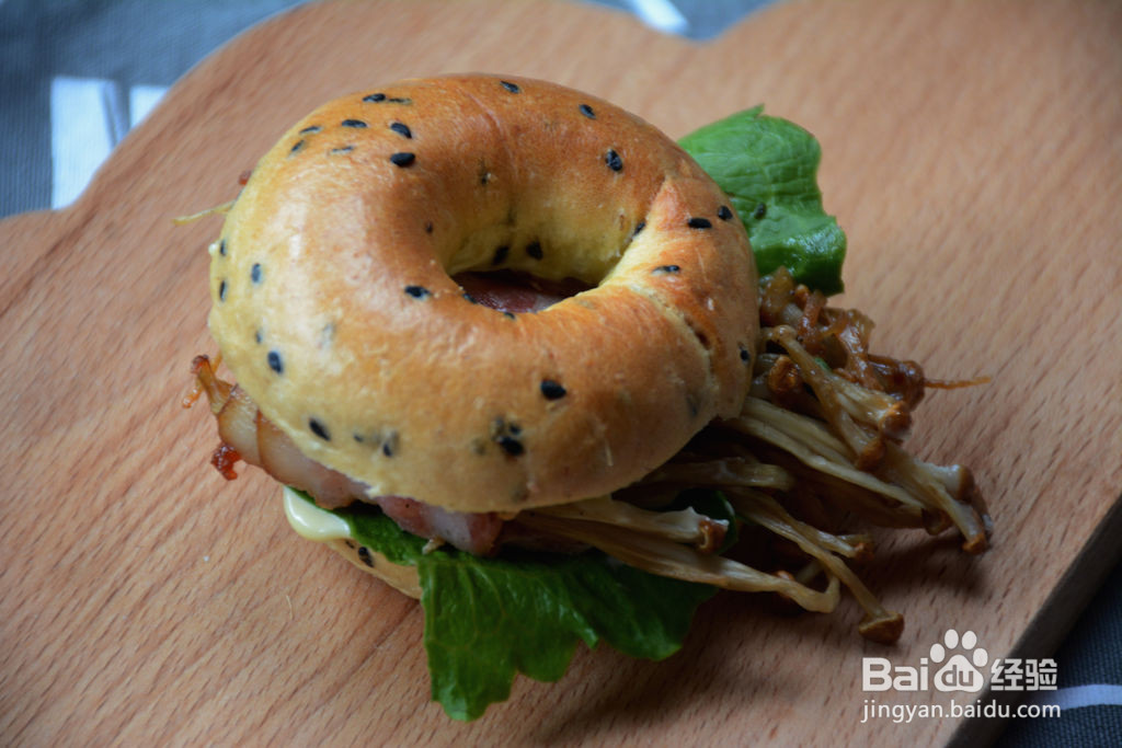 黑芝麻贝果三明治的做法