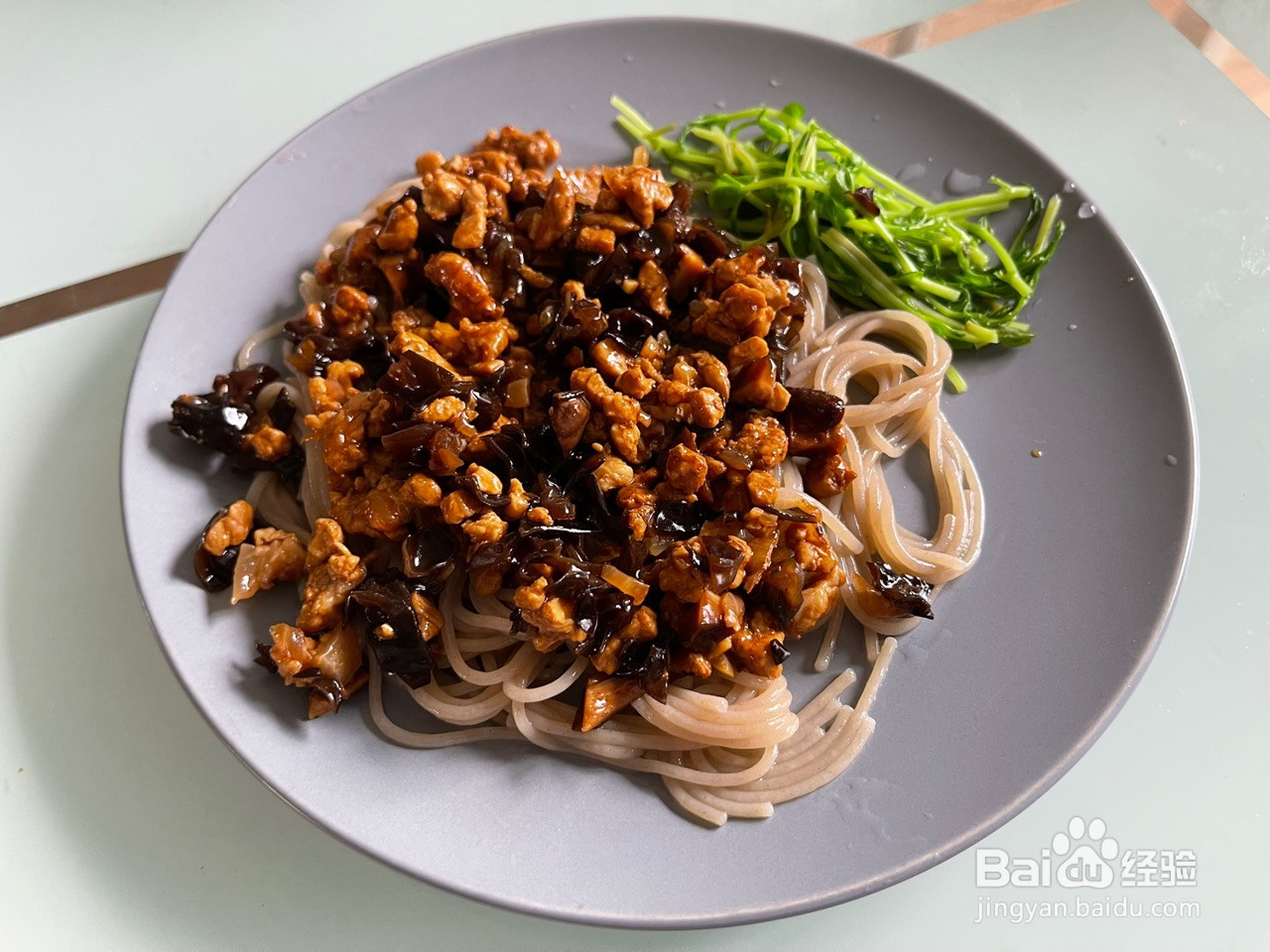 香菇卤肉饭面的做法