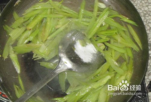 芹菜炒鸡蛋怎么做