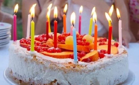 过生日一般是中午还是晚上过比较好