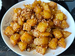 家庭版蒜香孜然土豆的做法