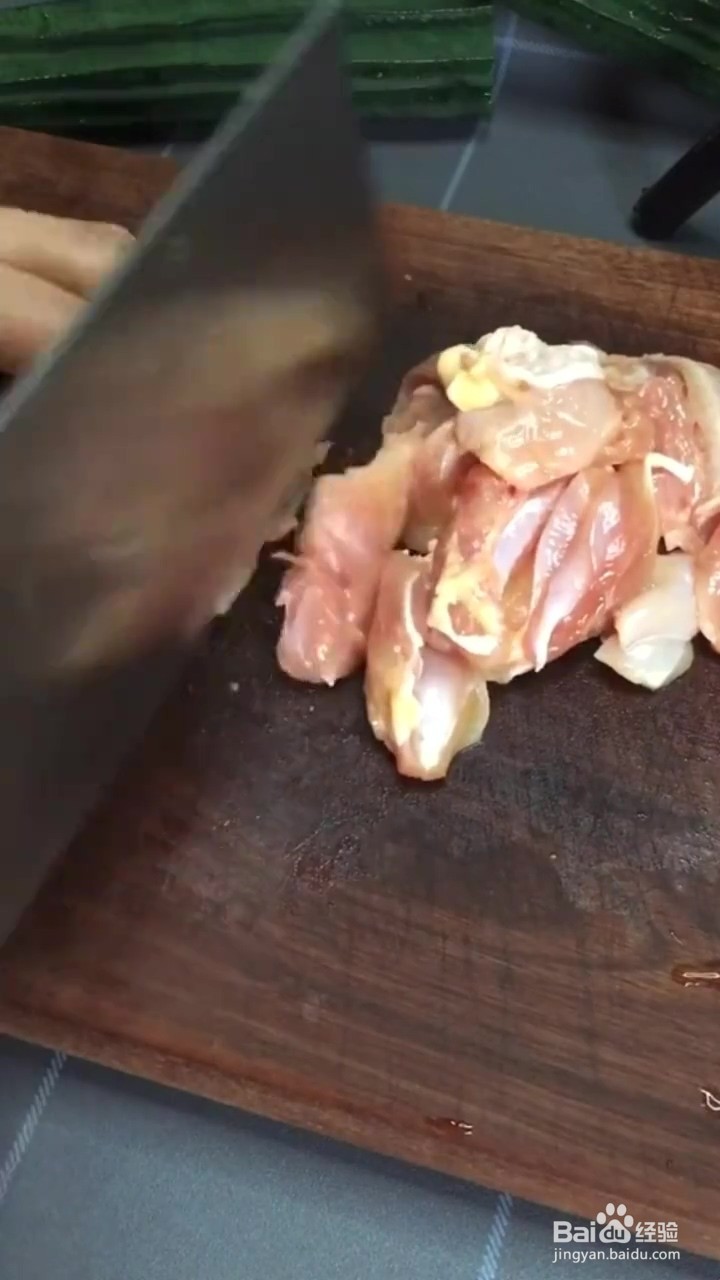 如何制作丝瓜炒鸡肉