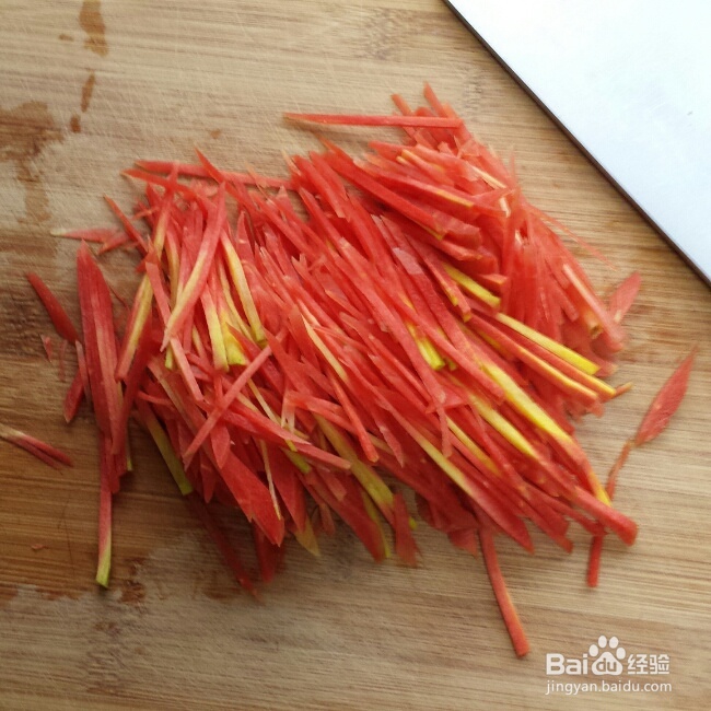 吃货美食-红萝卜炒虾皮！