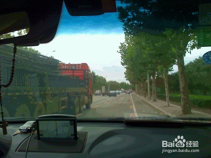 在通道行驶的车辆怎样安全行驶