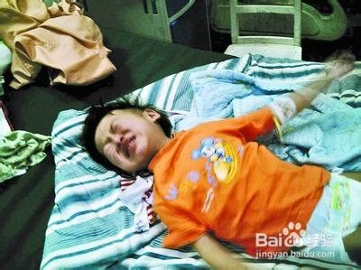 小孩子喉咙发出