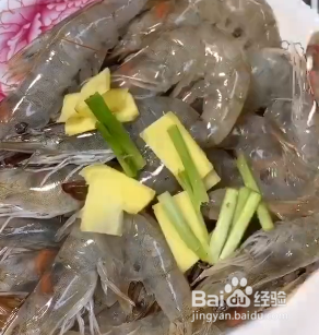 如何做蒜蓉大虾呢