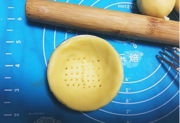 草莓圣诞奶油挞