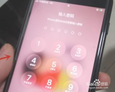苹果12突然黑屏没反应