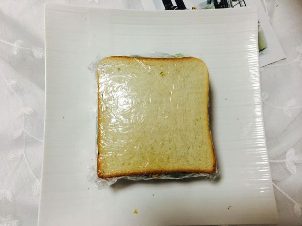 牛油果鸡蛋火腿三明治