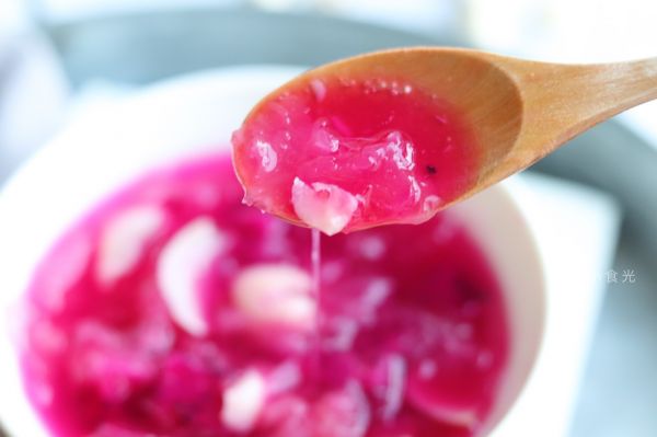 红心火龙果银耳汤