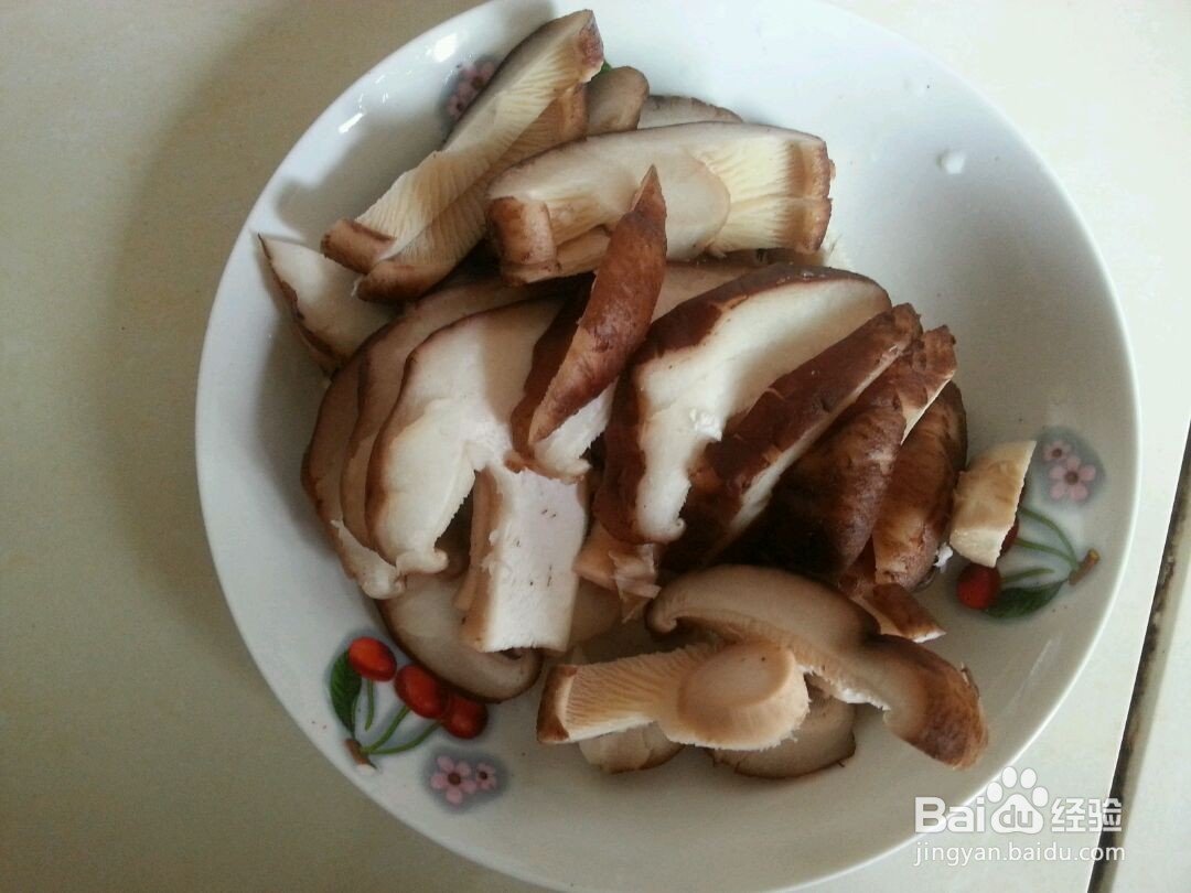 茭白肉片溜香菇的做法