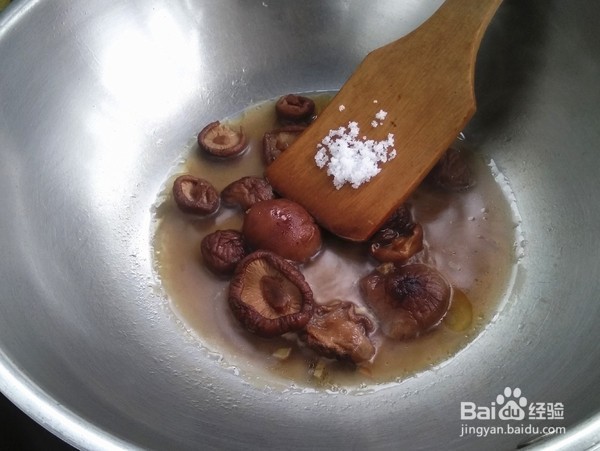 香菇和芹菜怎么做简单又好吃？