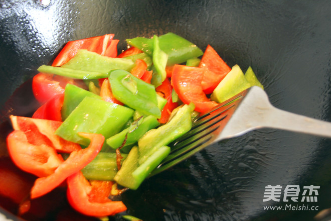 彩椒鱿鱼的做法