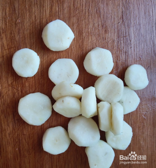 肉末荸荠炒双椒的做法