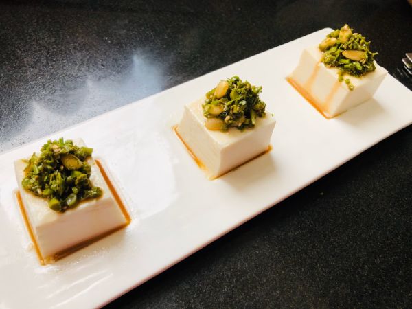 凉拌香椿松子豆腐