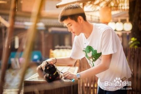 都是星二代,张默房祖名臭名远扬,他却获众星赞