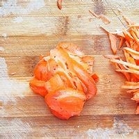 简单快手的家常菜:胡萝卜木耳炒鸡蛋