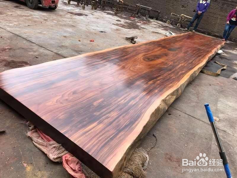 千年原木运回国内，切割制作成一块大板值不值？
