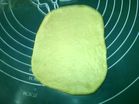 豆沙毛毛虫面包