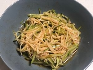 红油金针蘑的做法