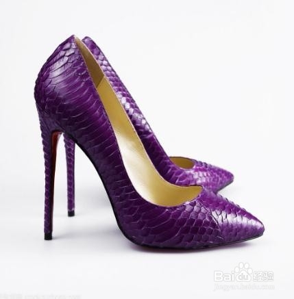紫色鞋子怎么搭配衣服