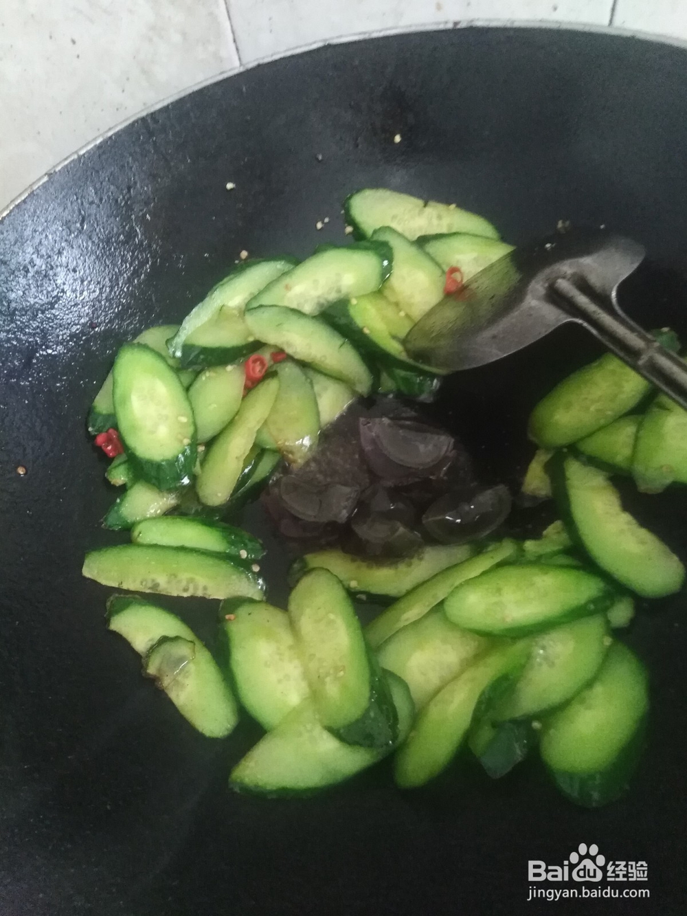 皮蛋如何炒黄瓜