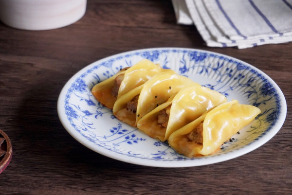 藕丁猪肉虾仁锅贴