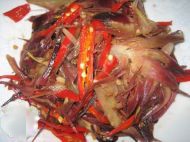 憨态可掬的冒三鲜炒芫荷的做法