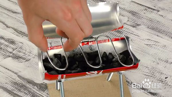 怎样用易拉罐做烧烤炉