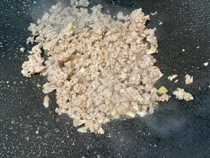 梅干菜扣肉饼的做法