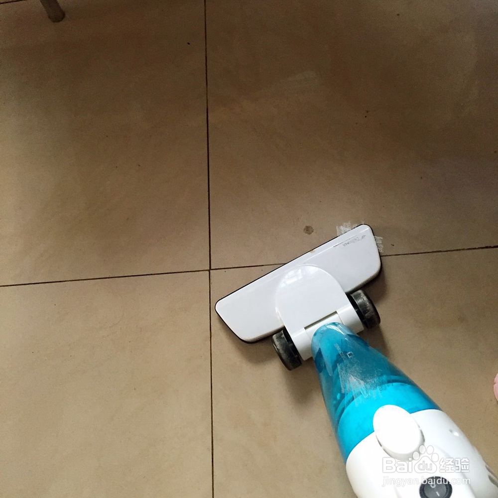 在家里如何使用吸尘器拖地
