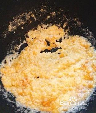简单制作咸蛋黄炒饭