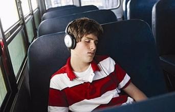 这七件事千万不要在乘公交时做！！！