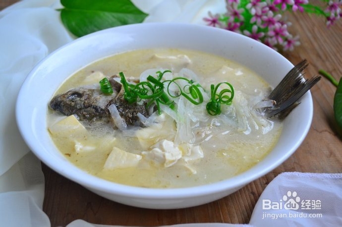 【鲫鱼萝卜豆腐汤】的简单做法