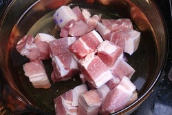 鹌鹑蛋红烧肉