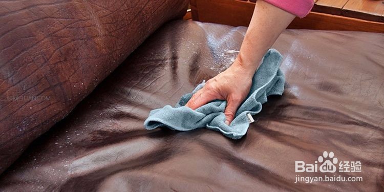 如何去除汽车坐垫上的血渍。