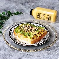 如何自制牛油果开放式三明治