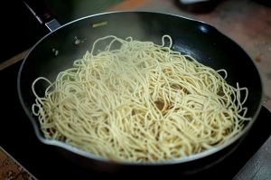 豆角鲜蘑焖面怎么做？