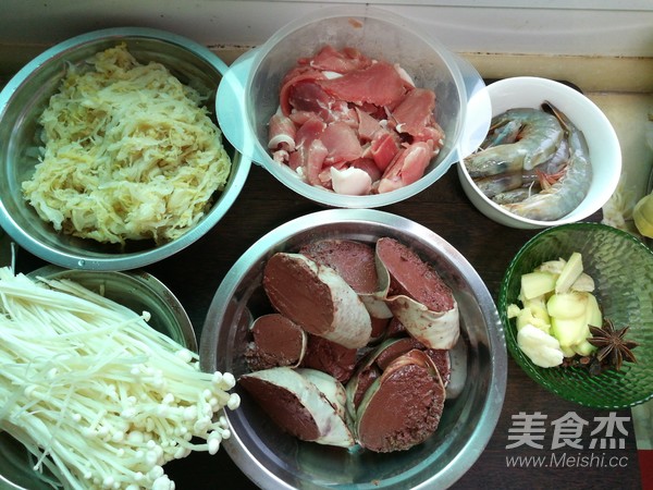 酸菜炖血肠的做法