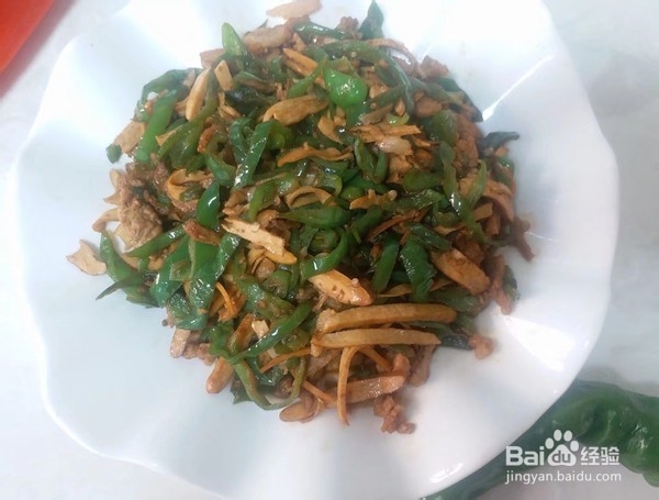 如何做出好吃美味下饭的蒜香青椒肉丝